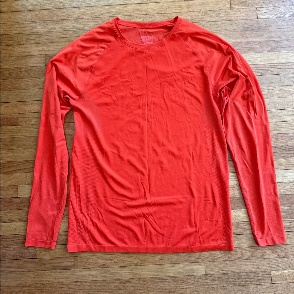 Patagonia men’s size L performance shirt